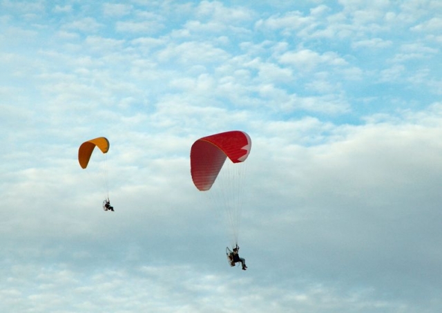  来卡昂练习动力伞 